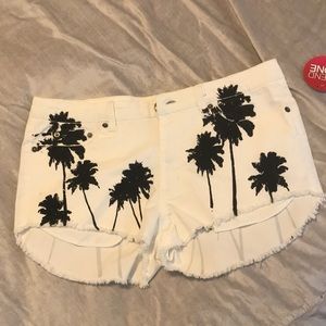 COPY - Palm Tree Cali White Shorts Bongo 9